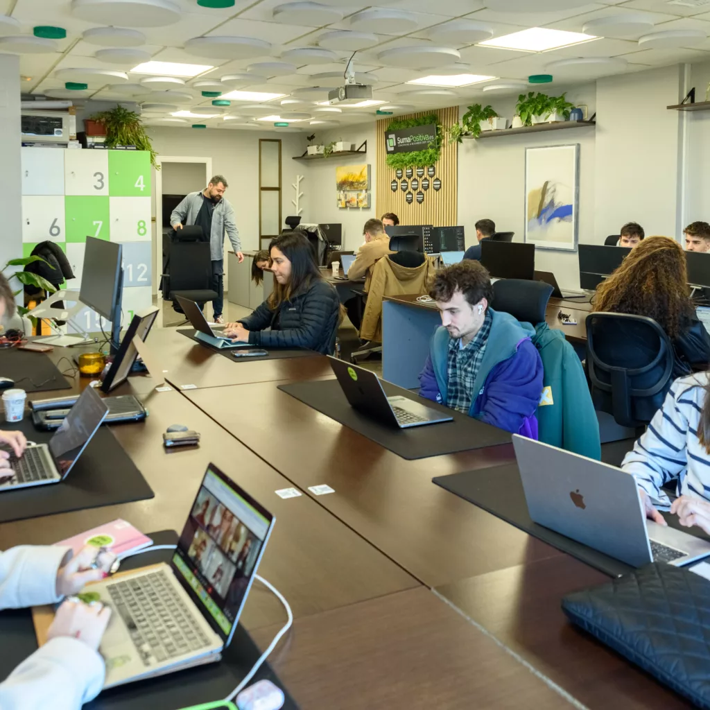 Trabajo en equipo en un espacio de innovación